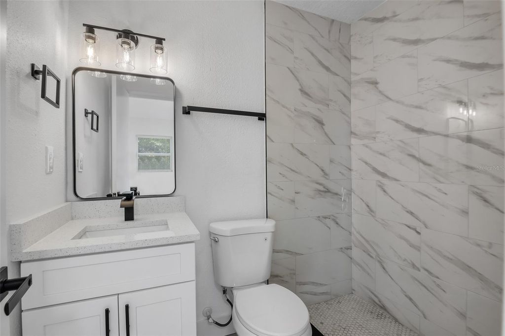 Image 16 of property listing at 6108 BEAR LAKE TERRACE, Apopka, FL 32703
