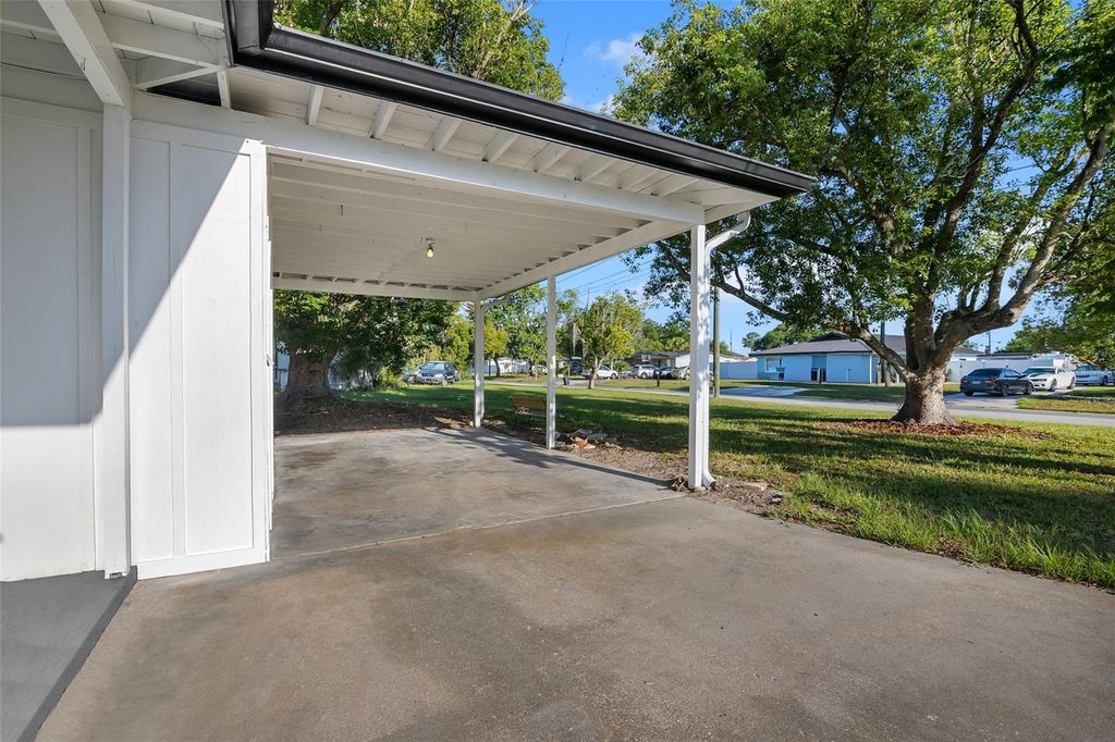 Image 30 of property listing at 6108 BEAR LAKE TERRACE, Apopka, FL 32703