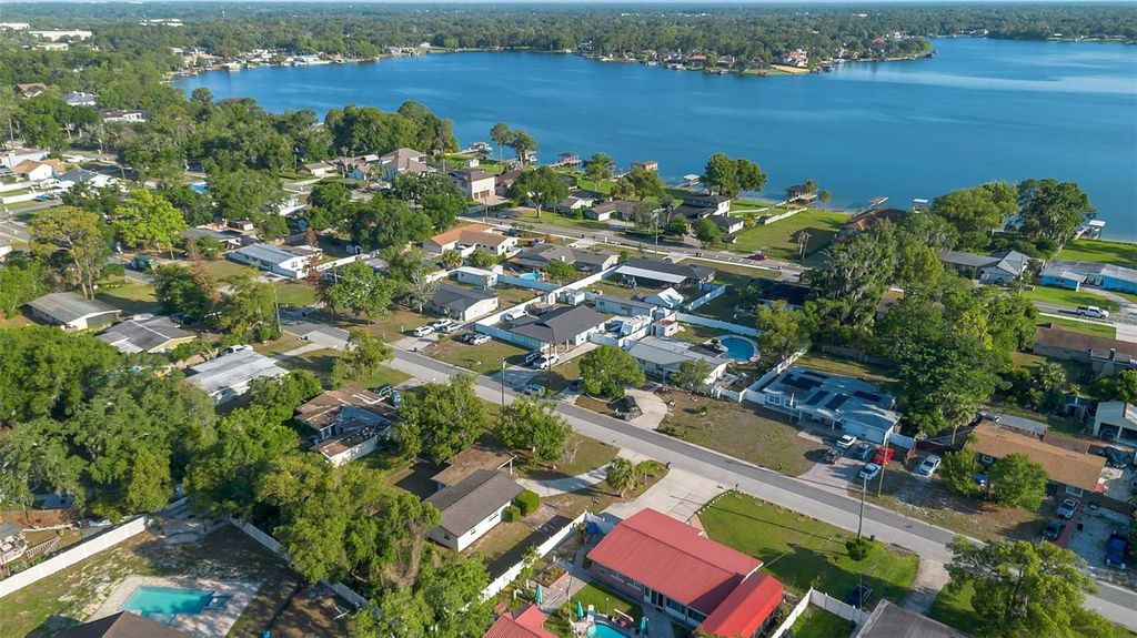 Image 31 of property listing at 6108 BEAR LAKE TERRACE, Apopka, FL 32703