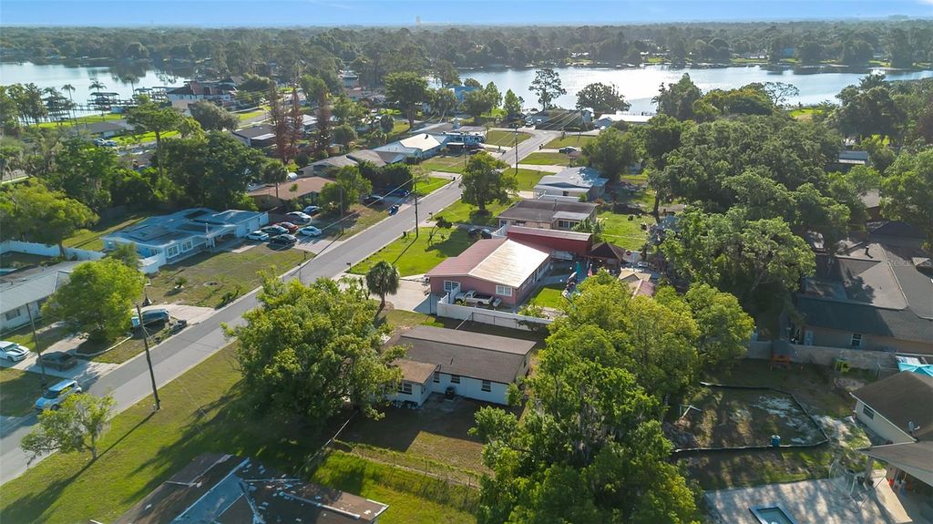Image 32 of property listing at 6108 BEAR LAKE TERRACE, Apopka, FL 32703