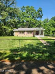 1015 Hubert Lane, Hazlehurst, MS 39083