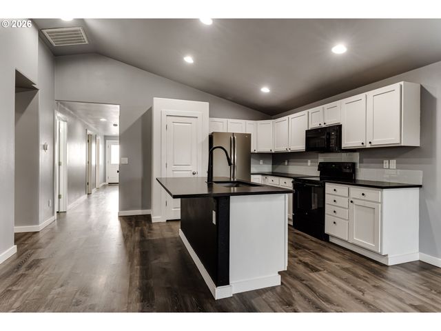 5854 AVALON St, Eugene, OR 97402