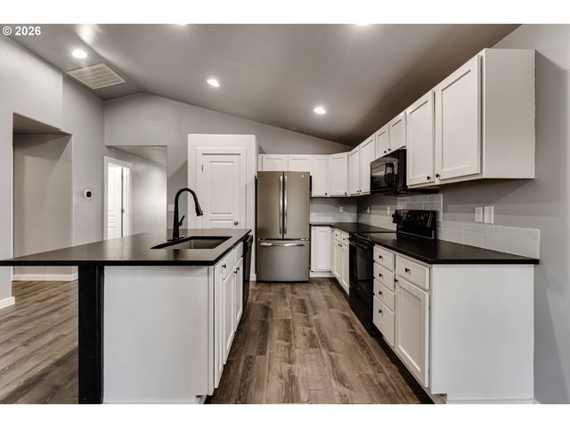 5854 AVALON St, Eugene, OR 97402