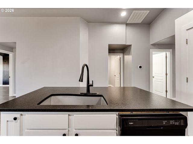 5854 AVALON St, Eugene, OR 97402