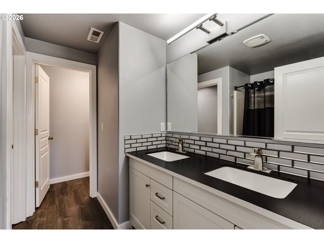 5854 AVALON St, Eugene, OR 97402