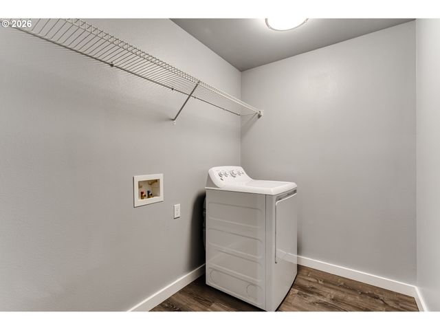 5854 AVALON St, Eugene, OR 97402