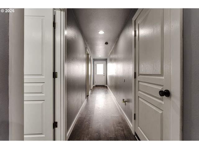 5854 AVALON St, Eugene, OR 97402