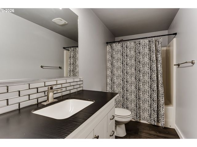 5854 AVALON St, Eugene, OR 97402