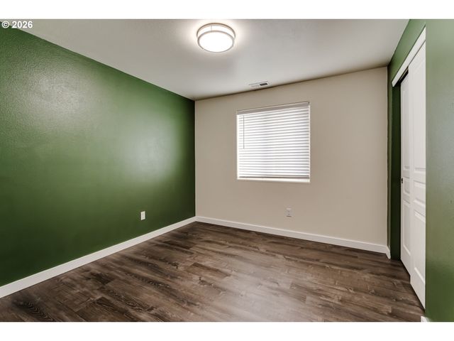 5854 AVALON St, Eugene, OR 97402