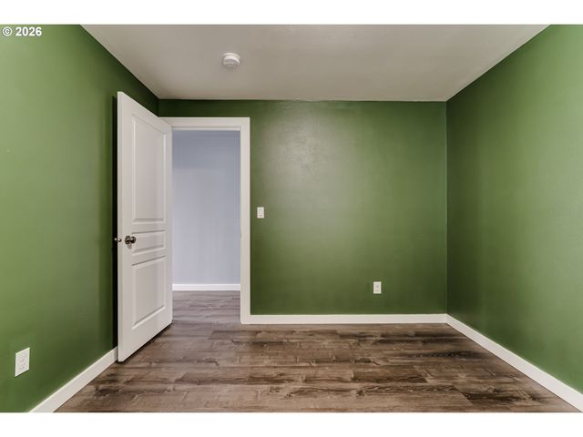 5854 AVALON St, Eugene, OR 97402