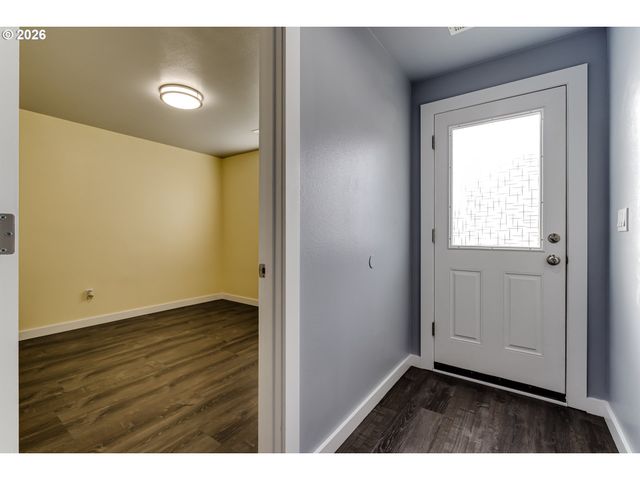 5854 AVALON St, Eugene, OR 97402