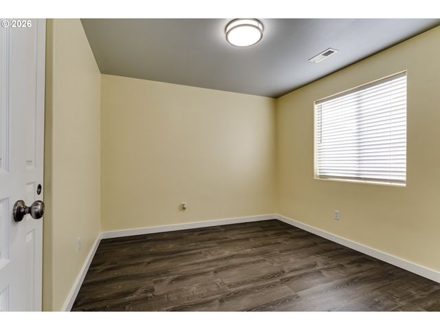 5854 AVALON St, Eugene, OR 97402