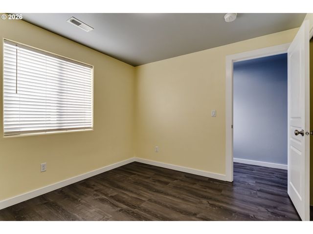 5854 AVALON St, Eugene, OR 97402