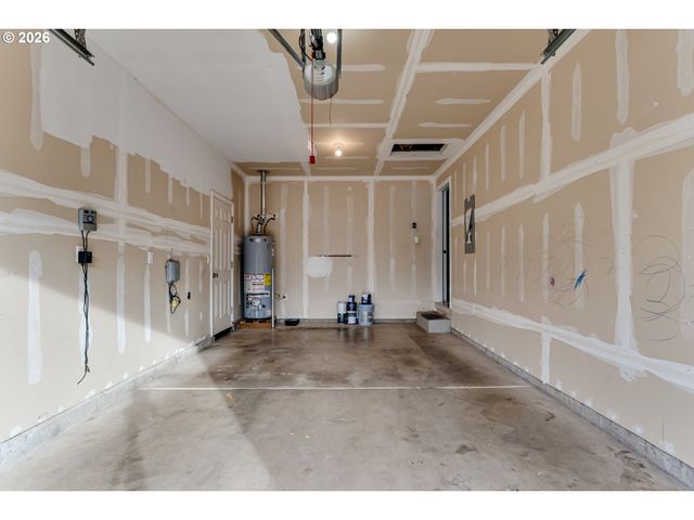 5854 AVALON St, Eugene, OR 97402