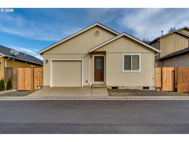 5854 AVALON St, Eugene, OR 97402