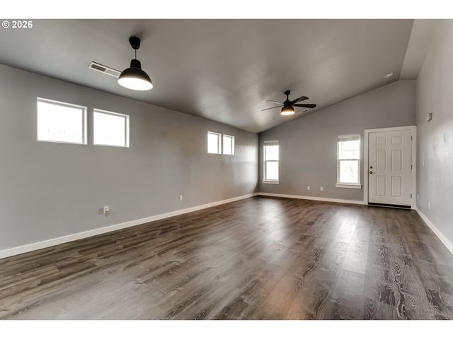 5854 AVALON St, Eugene, OR 97402