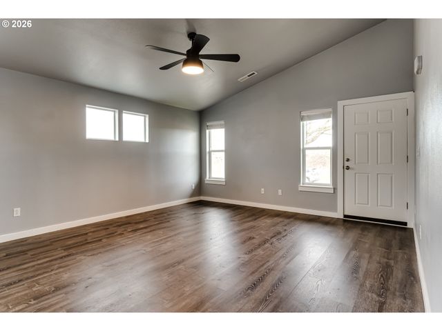 5854 AVALON St, Eugene, OR 97402