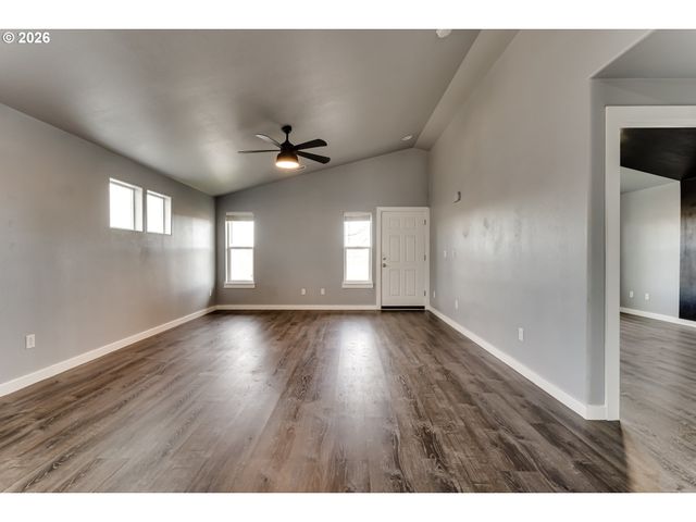 5854 AVALON St, Eugene, OR 97402