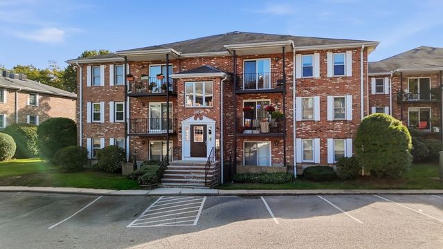 352 Neponset St L, Canton, MA 02021