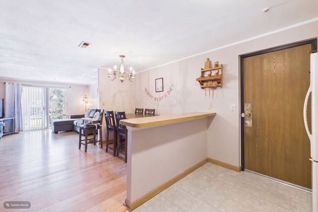 352 Neponset St L, Canton, MA 02021