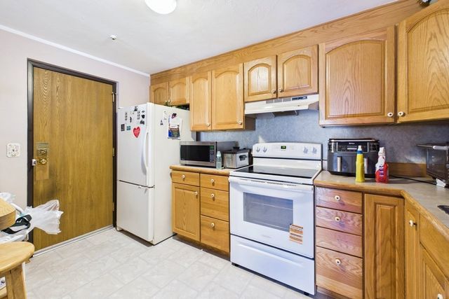 352 Neponset St L, Canton, MA 02021