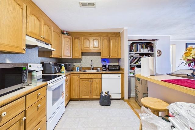 352 Neponset St L, Canton, MA 02021