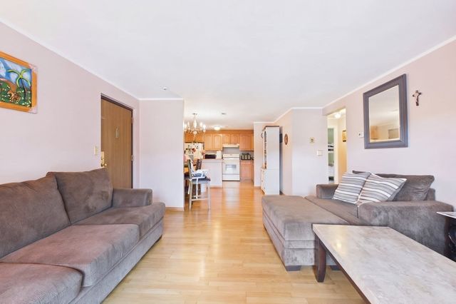 352 Neponset St L, Canton, MA 02021