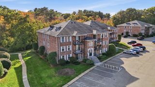 352 Neponset St L, Canton, MA 02021