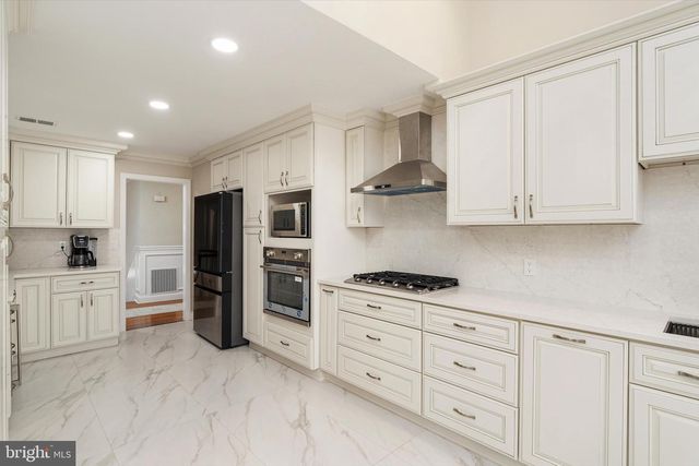 93 TUDOR DR, Hamilton, NJ 08690