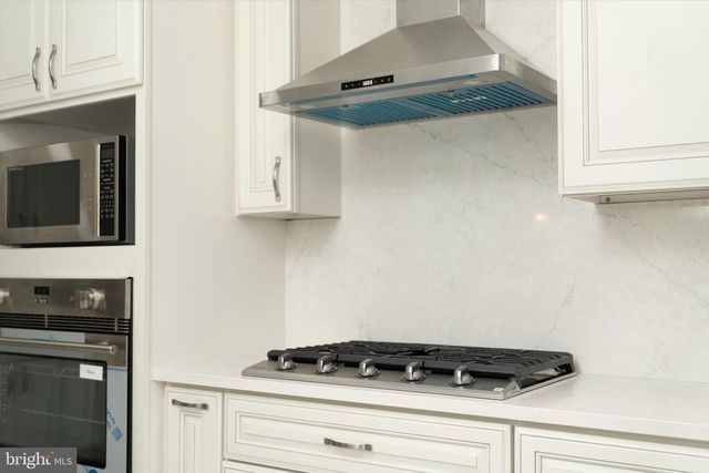 93 TUDOR DR, Hamilton, NJ 08690