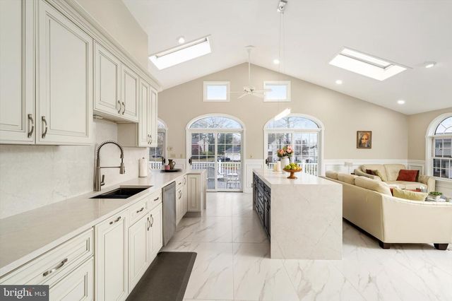 93 TUDOR DR, Hamilton, NJ 08690