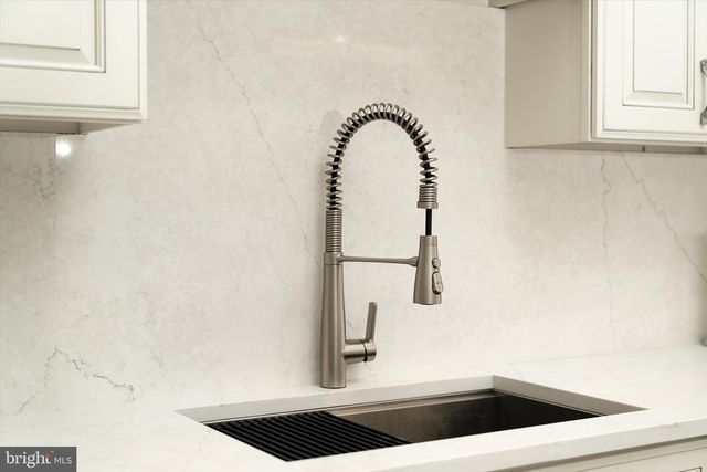 93 TUDOR DR, Hamilton, NJ 08690