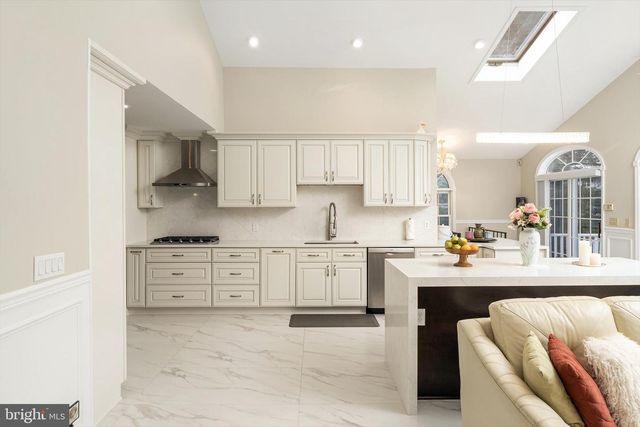 93 TUDOR DR, Hamilton, NJ 08690