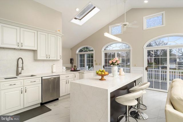 93 TUDOR DR, Hamilton, NJ 08690