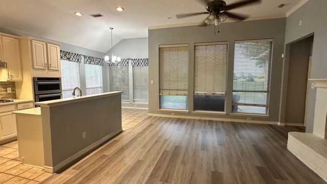 8905 Edinburgh Lane, Rowlett, TX 75089