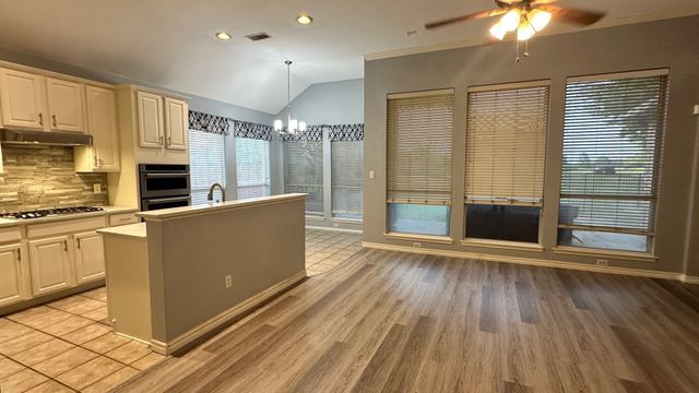 8905 Edinburgh Lane, Rowlett, TX 75089