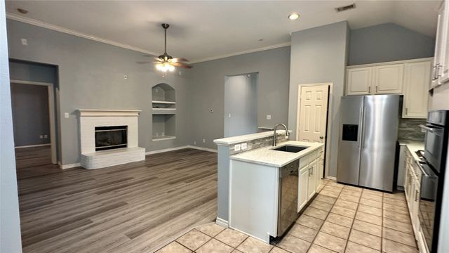 8905 Edinburgh Lane, Rowlett, TX 75089