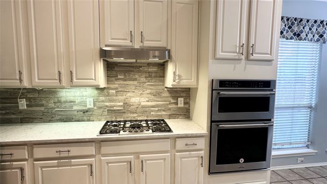 8905 Edinburgh Lane, Rowlett, TX 75089