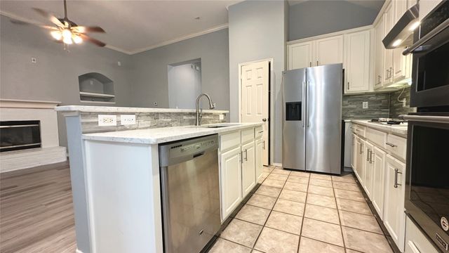 8905 Edinburgh Lane, Rowlett, TX 75089