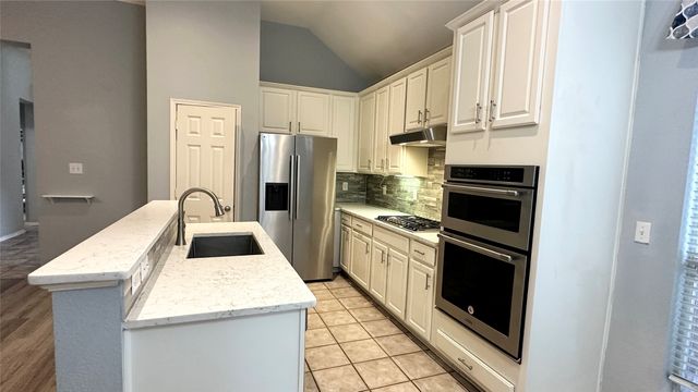 8905 Edinburgh Lane, Rowlett, TX 75089