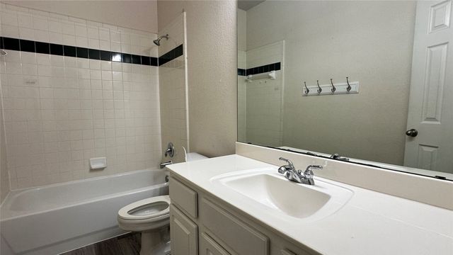 8905 Edinburgh Lane, Rowlett, TX 75089