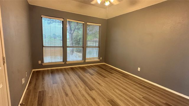 8905 Edinburgh Lane, Rowlett, TX 75089