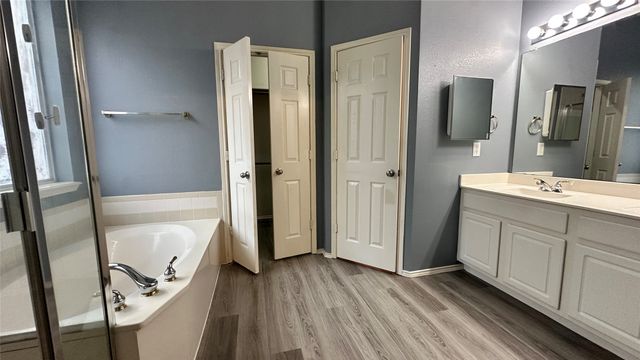 8905 Edinburgh Lane, Rowlett, TX 75089