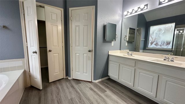 8905 Edinburgh Lane, Rowlett, TX 75089