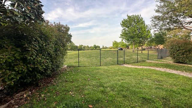 8905 Edinburgh Lane, Rowlett, TX 75089