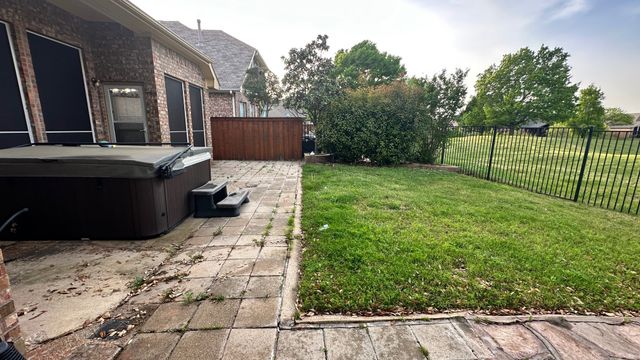 8905 Edinburgh Lane, Rowlett, TX 75089