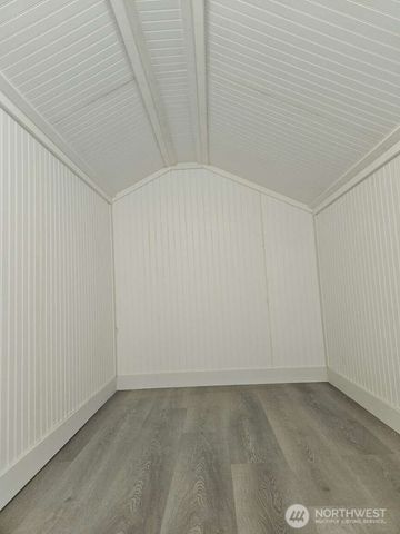 10211 NE Ogle Road, Poulsbo, WA 98370