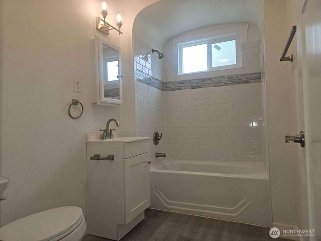 10211 NE Ogle Road, Poulsbo, WA 98370