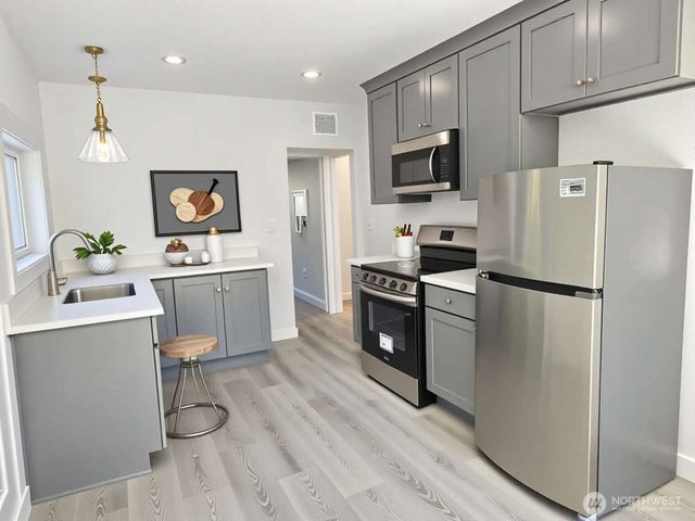 10211 NE Ogle Road, Poulsbo, WA 98370