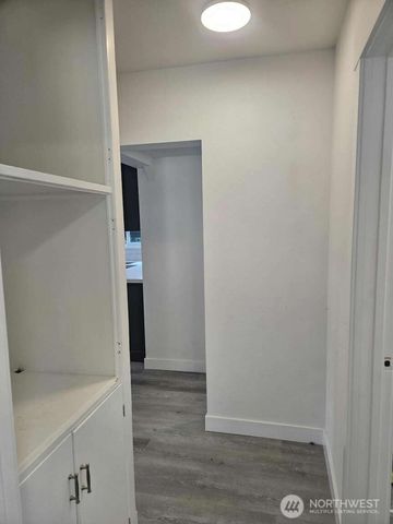 10211 NE Ogle Road, Poulsbo, WA 98370